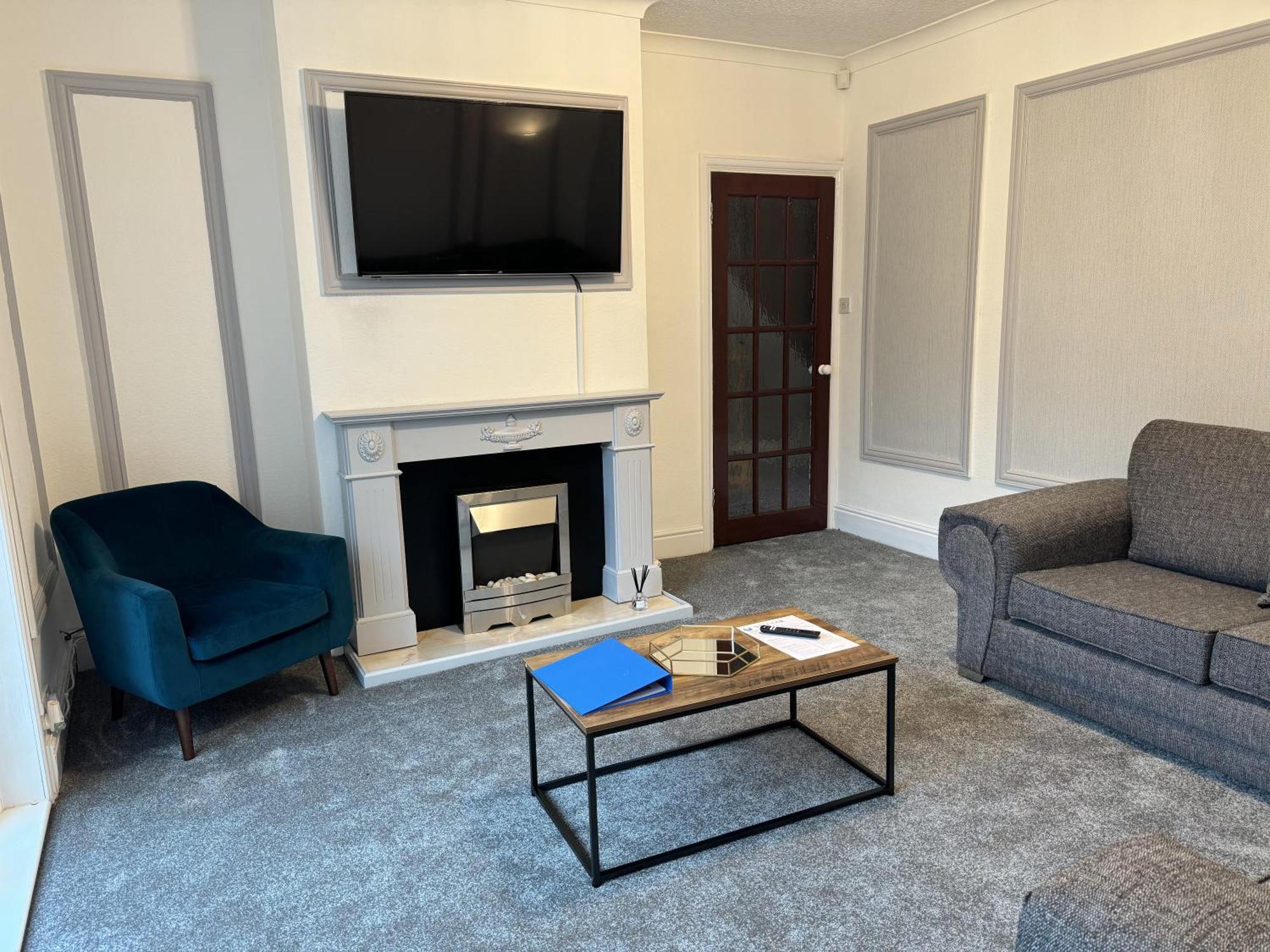 Huge 9 Bed Property Sleeps 17, Near Nec, City Centre, Hs2 Birmingham Buitenkant foto